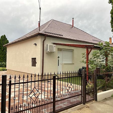 Adam Apartman Hajduszoboszlo Luaran gambar