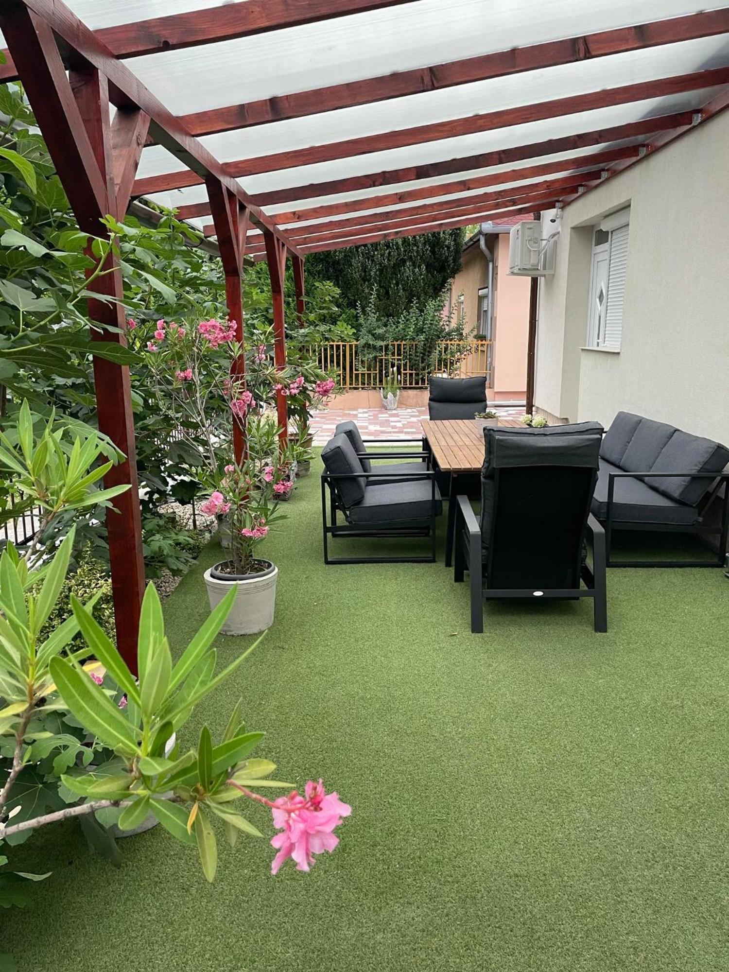 Adam Apartman Hajduszoboszlo Luaran gambar