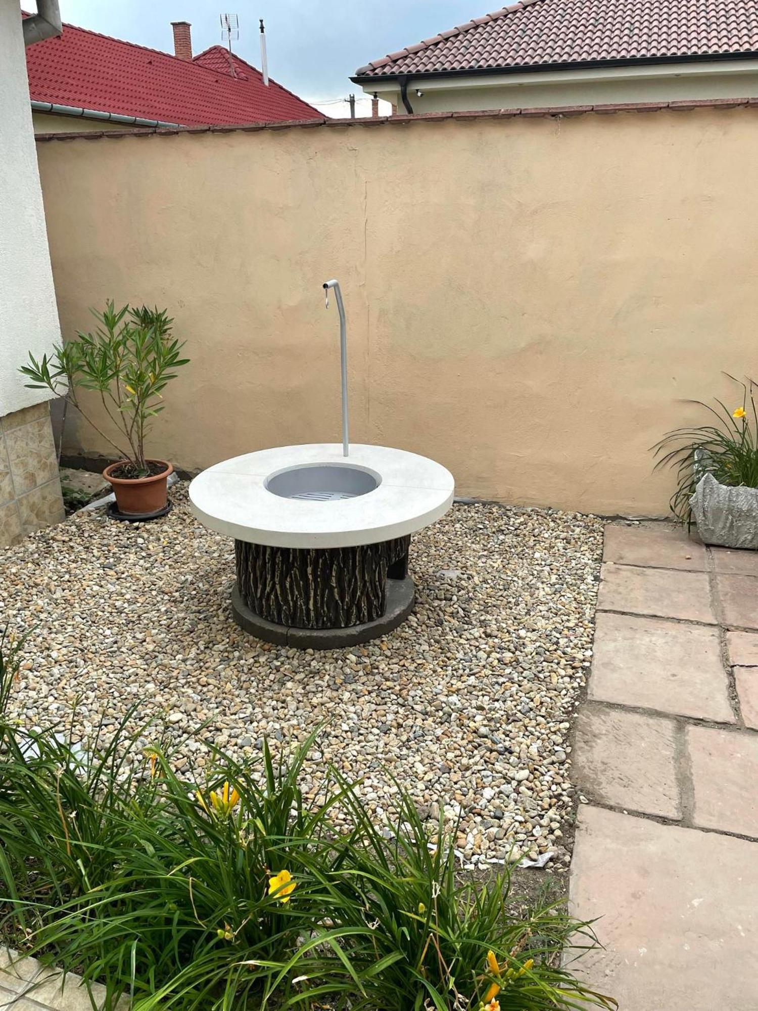 Adam Apartman Hajduszoboszlo Luaran gambar